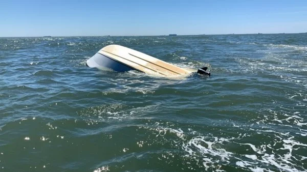 Capsize in Jones Inlet 5 2 2020.webp
