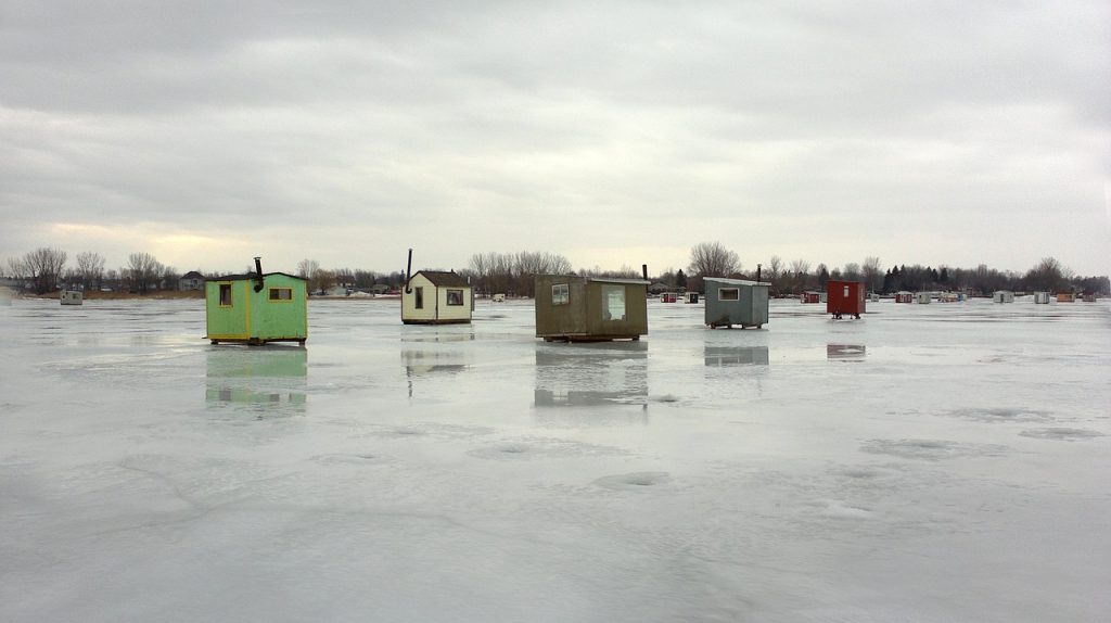 ice-fishing-huts-1011670_1280-1024x574.jpg
